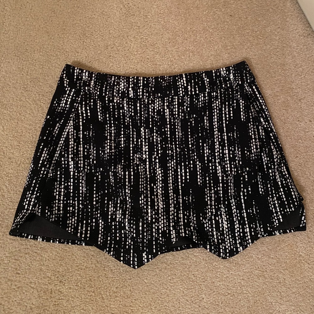 Black+White Skort